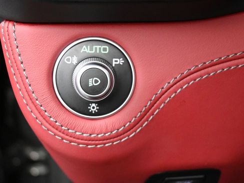 Used 2020 Ferrari Portofino RWD image 27