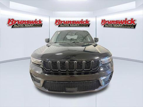 Certified 2023 Jeep Grand Cherokee Altitude image 3