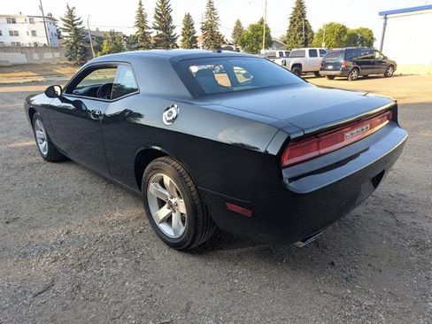 Used 2014 Dodge Challenger SXT RWD image 12