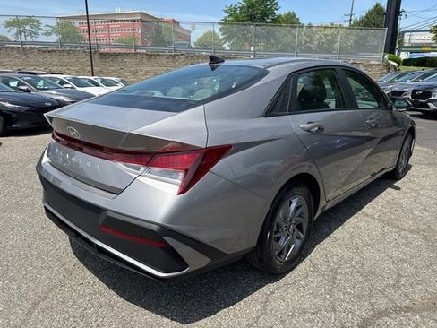 Used 2024 Hyundai Elantra SEL FWD image 14