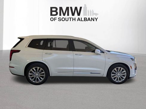 Used 2022 Cadillac XT6 Premium Luxury FWD image 2