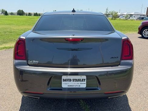 Used 2022 Chrysler 300 Touring w/ Sport Appearance Package RWD image 5