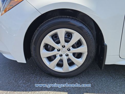 Used 2025 Toyota Corolla LE image 9