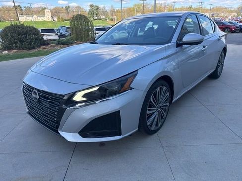 Used 2023 Nissan Altima 2.5 SL image 3