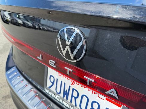 Certified 2025 Volkswagen Jetta SE w/ Sunroof Package image 10