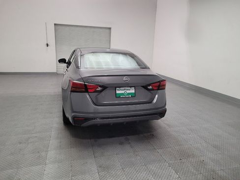 Used 2025 Nissan Altima 2.5 SV FWD image 6