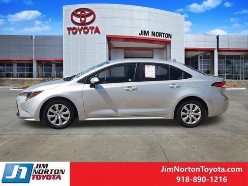 Used 2026 Toyota Corolla LE FWD image 4