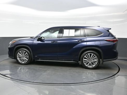 Used 2024 Toyota Highlander Platinum AWD/4WD image 3