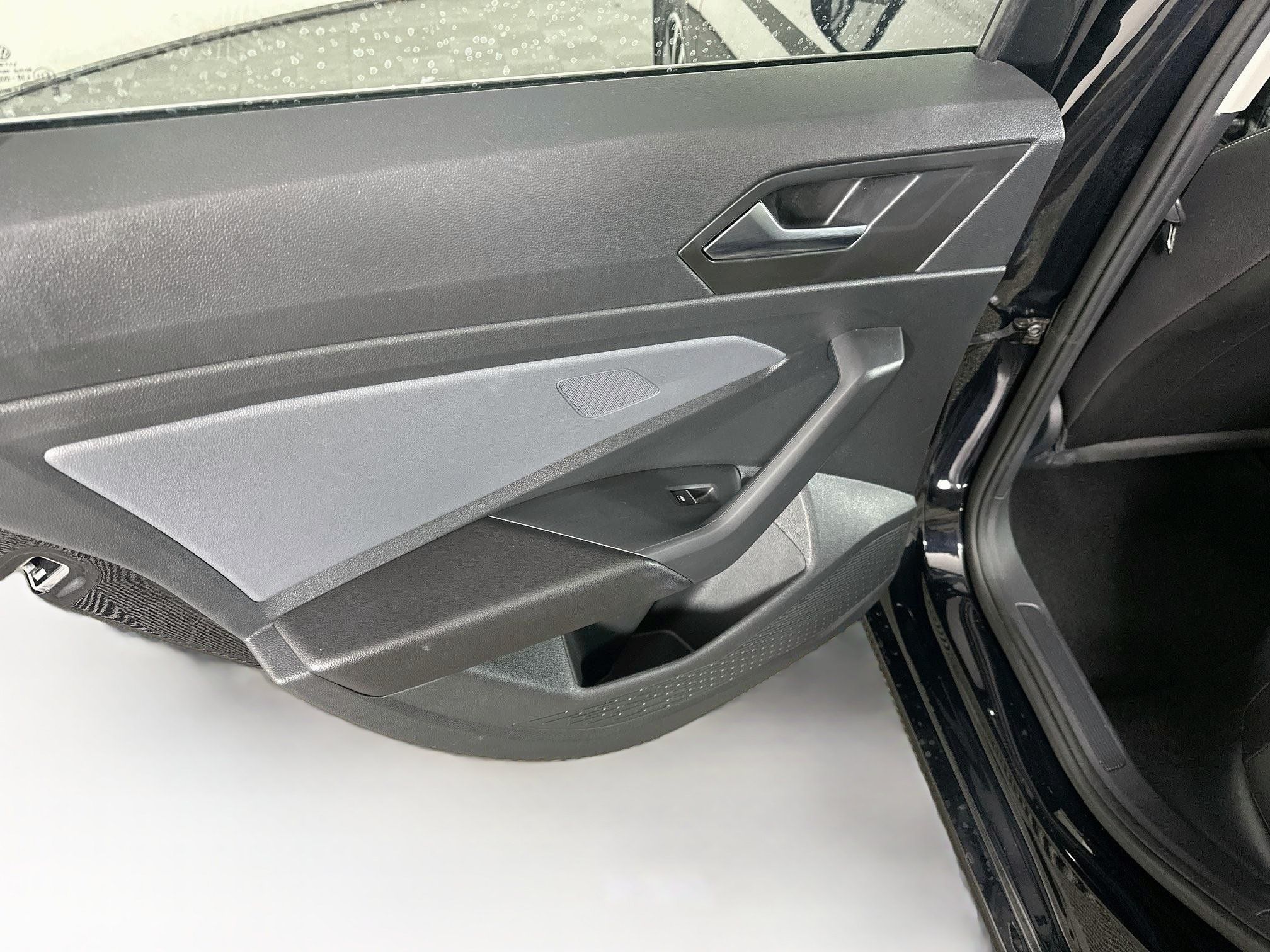 Used 2025 Volkswagen Jetta SE FWD image 25