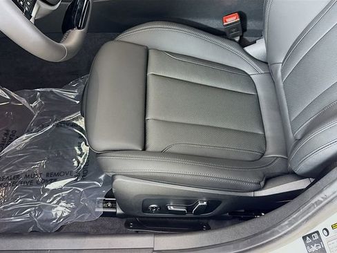 New 2026 BMW 330i xDrive Sedan w/ Convenience Package image 19