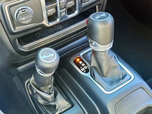 Used 2022 Jeep Wrangler Unlimited Sport image 16