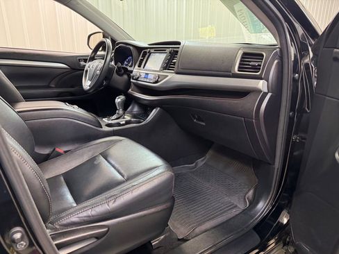 Used 2016 Toyota Highlander XLE AWD/4WD image 26