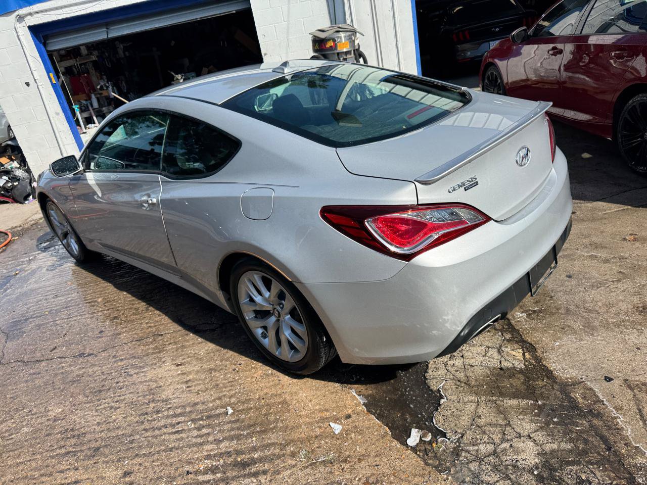 Used 2015 Hyundai Genesis 3.8 RWD image 4