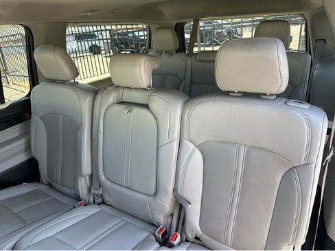 Used 2024 Jeep Wagoneer 4WD w/ HD Trailer Tow Package image 16