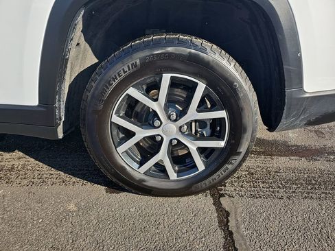 Used 2023 Jeep Grand Cherokee L Limited w/ Luxury Tech Group II image 34