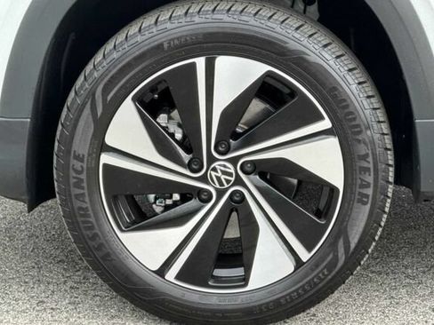 Used 2024 Volkswagen Taos SE AWD/4WD image 26