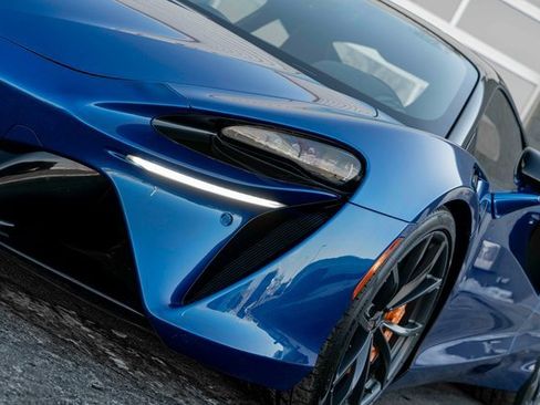 Used 2024 McLaren Artura Performance image 28