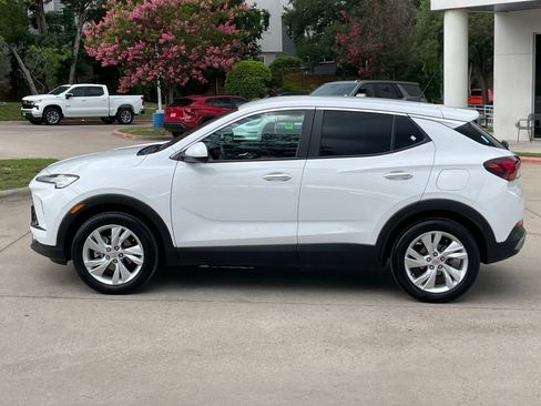 Certified 2025 Buick Encore GX Preferred FWD image 3