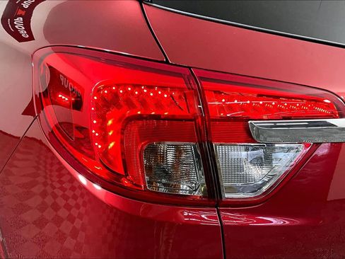 Used 2018 Buick Envision Essence image 28