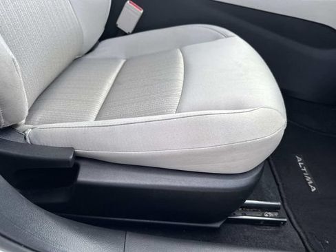 Used 2025 Nissan Altima 2.5 SV FWD image 16