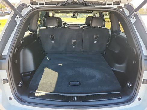 Used 2023 Jeep Grand Cherokee Altitude image 28