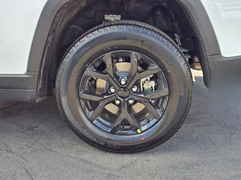 New 2026 Jeep Grand Cherokee Laredo image 9