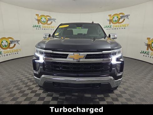 Used 2022 Chevrolet Silverado 1500 LT AWD/4WD image 2