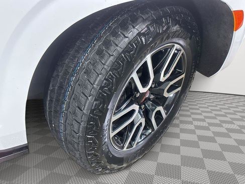 Used 2024 GMC Yukon AT4 image 9