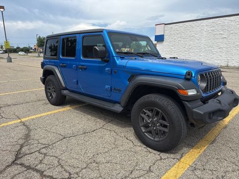 Used 2024 Jeep Wrangler Unlimited Sport AWD/4WD image 17