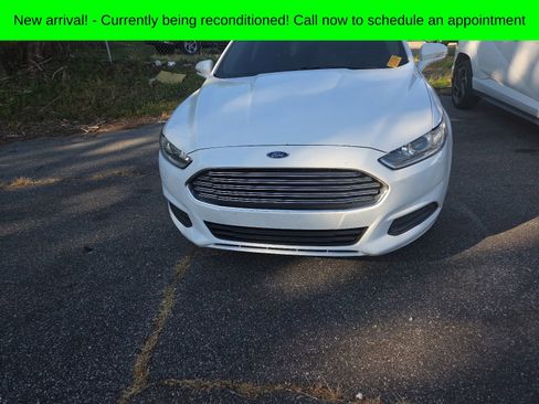 Used 2016 Ford Fusion SE FWD image 1