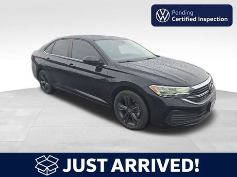 Certified 2022 Volkswagen Jetta SE w/ Panoramic Sunroof Package image 1
