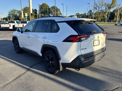 Used 2019 Toyota RAV4 XLE image 3