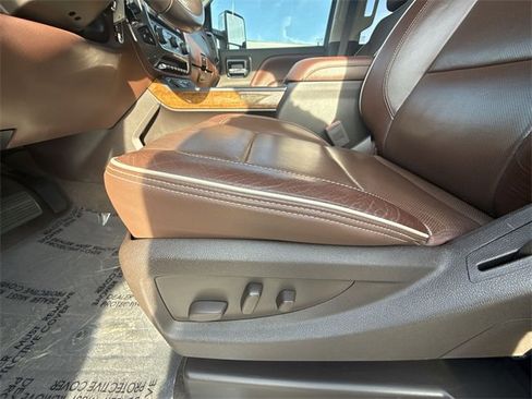 Used 2019 Chevrolet Silverado 2500 High Country w/ Duramax Plus Package image 12