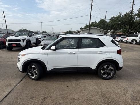 Used 2025 Hyundai Venue SEL FWD image 8