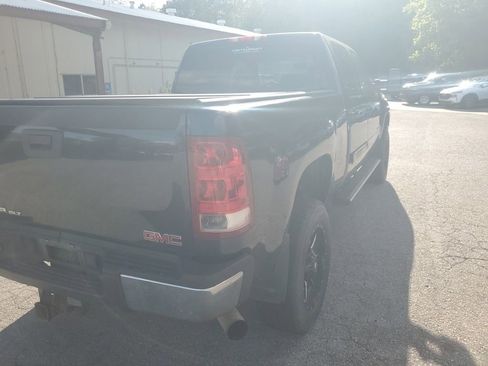 Used 2011 GMC Sierra 2500 SLT w/ Snow Plow Prep Package AWD/4WD image 9