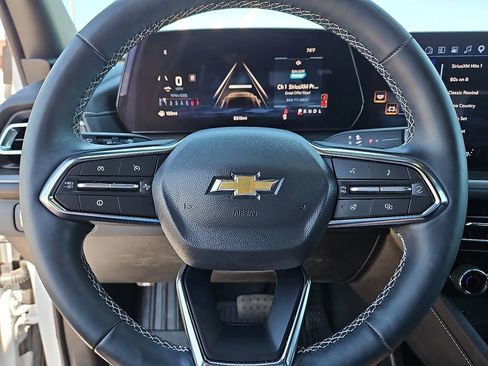 Used 2026 Chevrolet Traverse LT w/ Driver Confidence Package FWD image 30