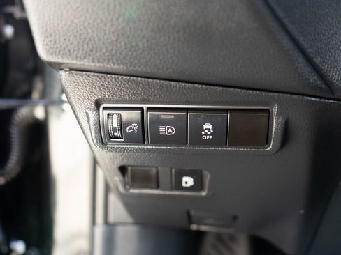 Used 2024 Toyota Corolla Cross SE w/ Moonroof Package image 18