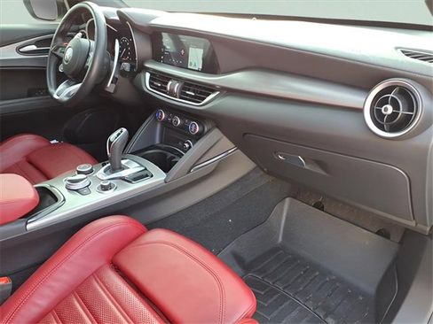 Used 2024 Alfa Romeo Stelvio Veloce image 22