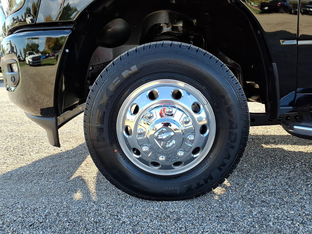 New 2027 RAM 3500 Big Horn AWD/4WD image 9
