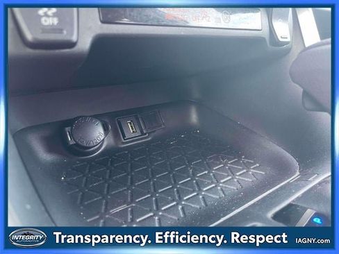 Used 2022 Toyota RAV4 LE AWD/4WD image 34