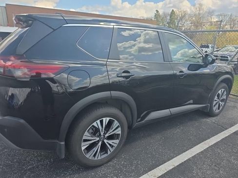 Certified 2023 Nissan Rogue SV image 3