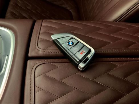 Used 2022 BMW ALPINA B7 xDrive w/ Luxury Rear Seating Package image 14