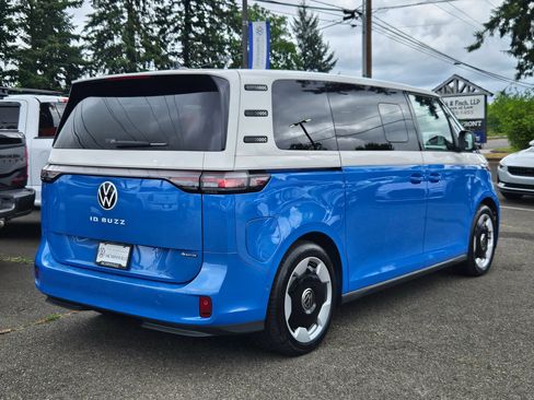 Used 2025 Volkswagen ID. Buzz Pro S Plus w/ Cupholders Package AWD/4WD image 5