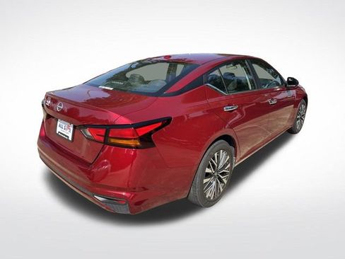 Used 2025 Nissan Altima 2.5 SV FWD image 9