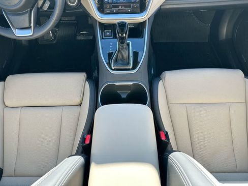 Certified 2025 Subaru Outback Limited image 31