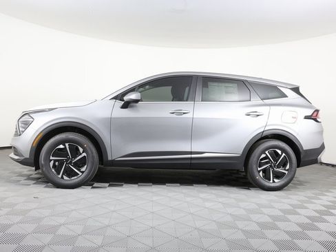 New 2025 Kia Sportage LX image 6