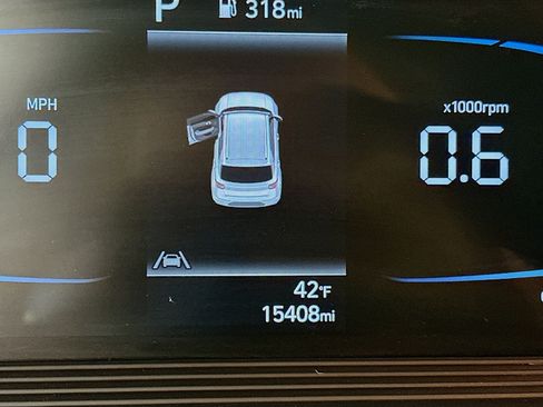 Used 2024 Hyundai Venue SEL image 19