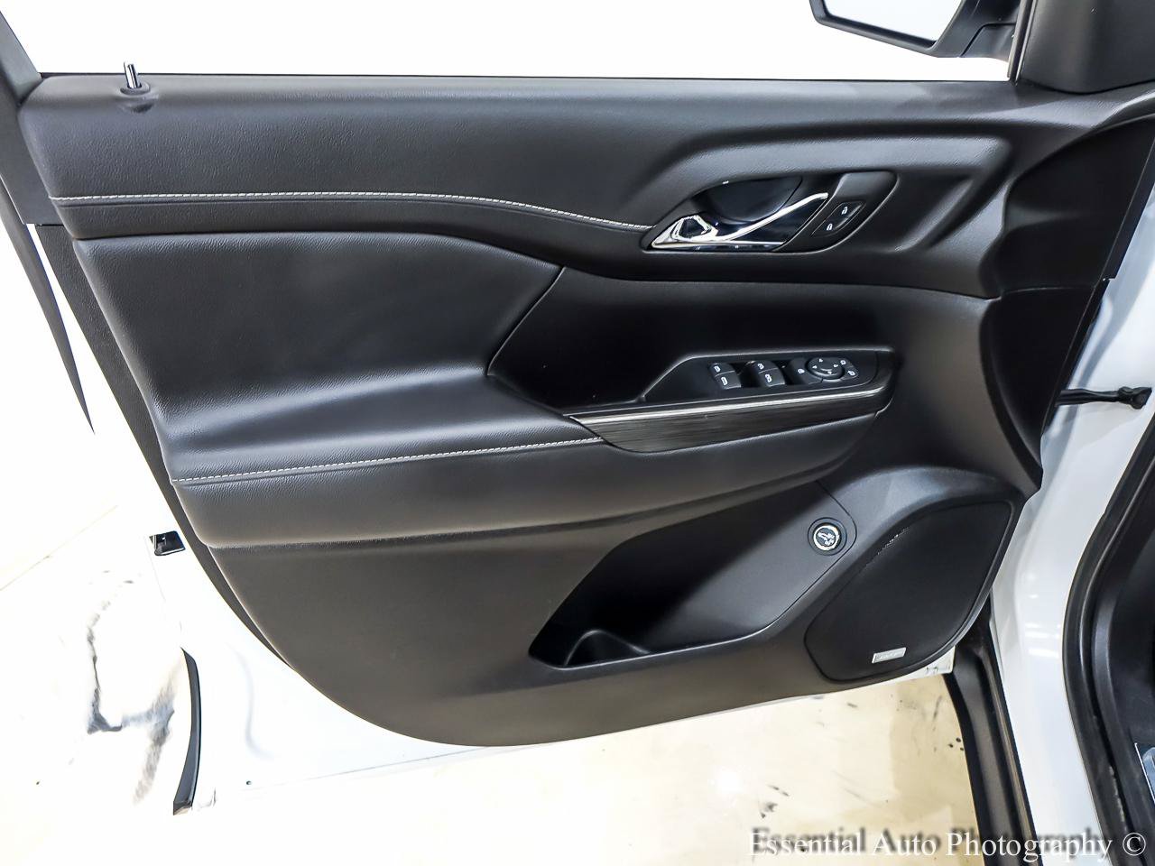 Used 2023 GMC Acadia SLT FWD image 25