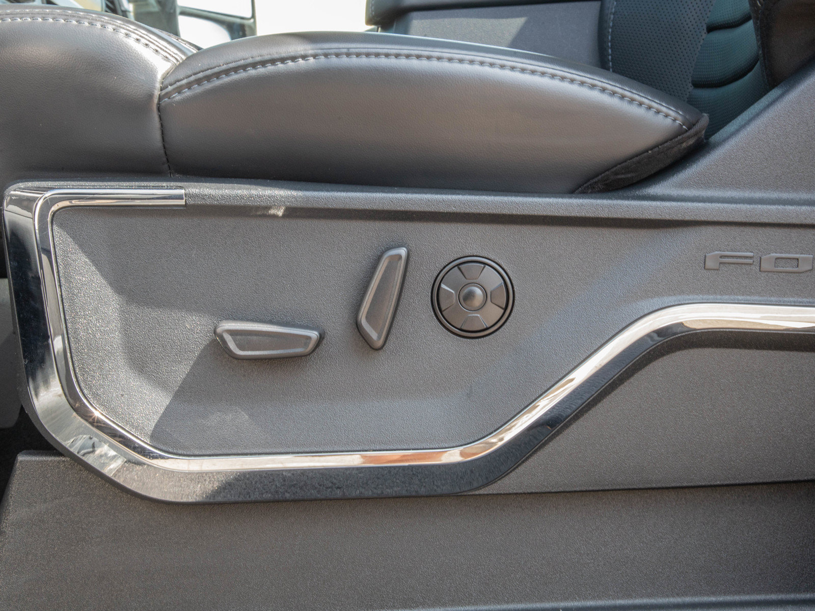 Used 2025 Ford F350 Platinum AWD/4WD image 25