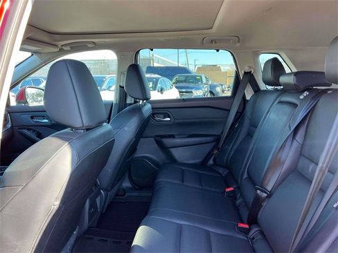 Used 2023 Nissan Rogue SV w/ SV Premium B Package image 12